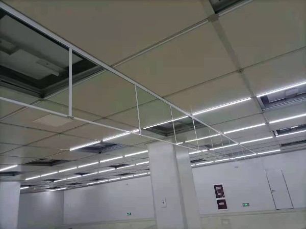 夹丝玻璃挡烟垂壁