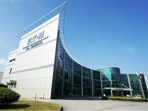 AK官网为伊顿电气(苏州)有限公司提供PVC快速卷帘门