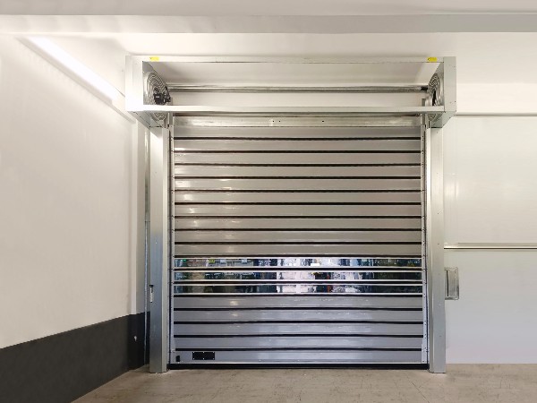 昆山新恒邦助力黎光物流园，硬质涡轮快速门守护国药物流医药仓