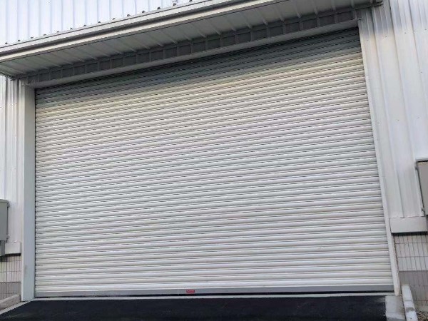 防风电动卷帘门再次走进昆山通力电梯