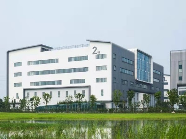 防火透明玻璃挡烟垂壁走进桑田岛生物产业园二期工程