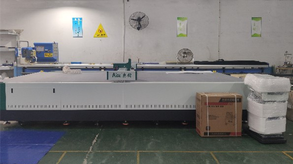 新恒邦全自动数控裁切生产线正式投入使用